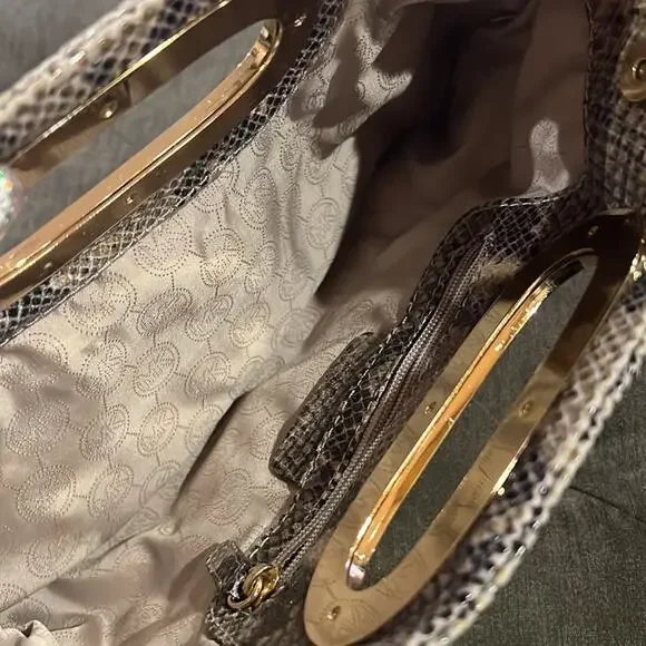 Michael Kors snake skin clutch - Picture 4 of 7